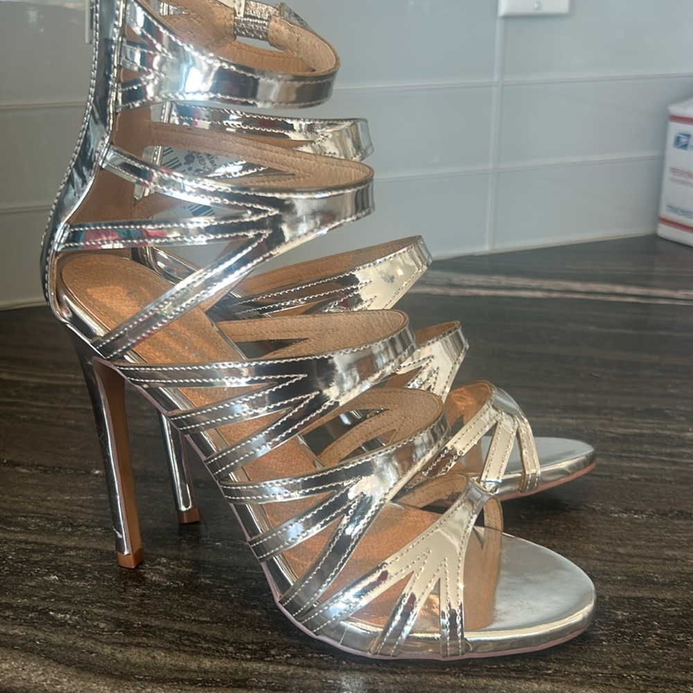Liliana Silver Metallic Strappy High Heels sz 71/2 
New 6” heel
9/26